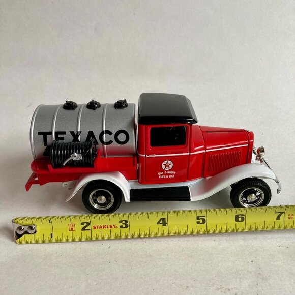 Texaco 1932 Ford Tanker Coin Bank Truck w/ KEY! by Kipp Bros. #26044 - Picture 2 of 9